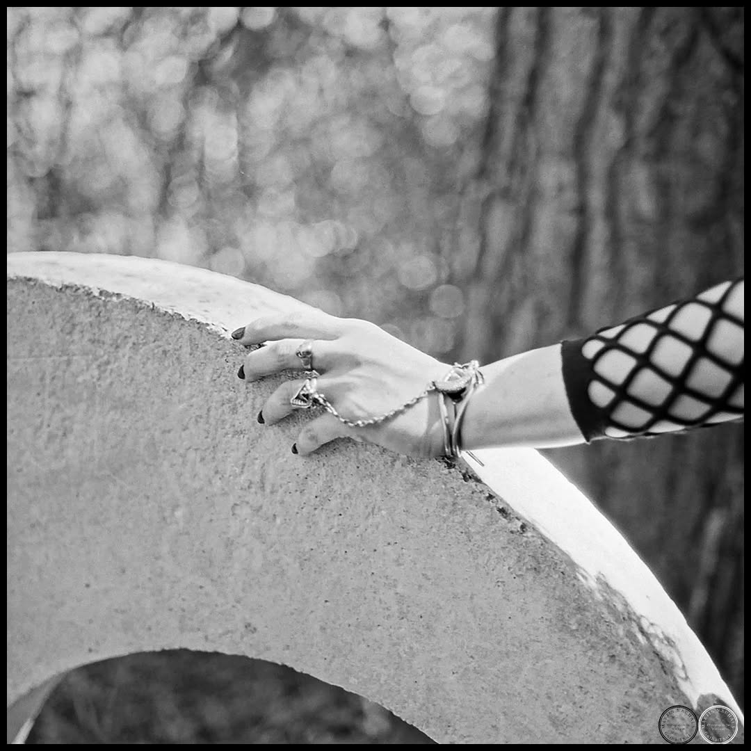 Hand And Stone
(full negative)
Photographed on Kentmere 100 with Hasselblad 500 C/M.
Stone sculpture: Kunstwanderweg Kleinbreitenbach
Hand (alive): @dark.dipsipictures
#analogforever
#analogphotography
#kentmere100
#hasselblad500cm
#shootfilmnotbullets
#fckafd